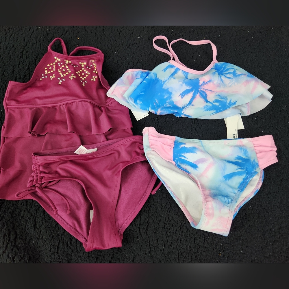 Girls swimsuit